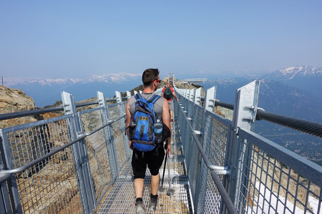 Vue du pont suspendu Cloudraker Skybridge de Whistler