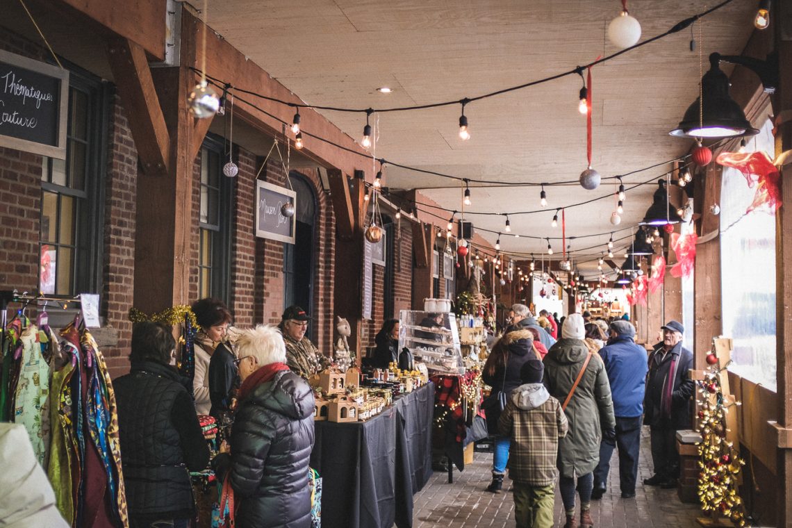 Ambiance d'un marché de Noël du Québec