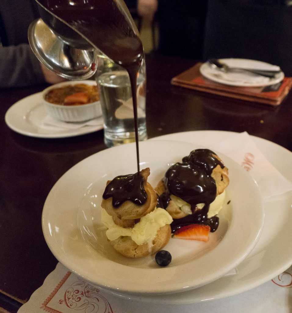 Profitéroles au chocolat - Downtown Ottawa