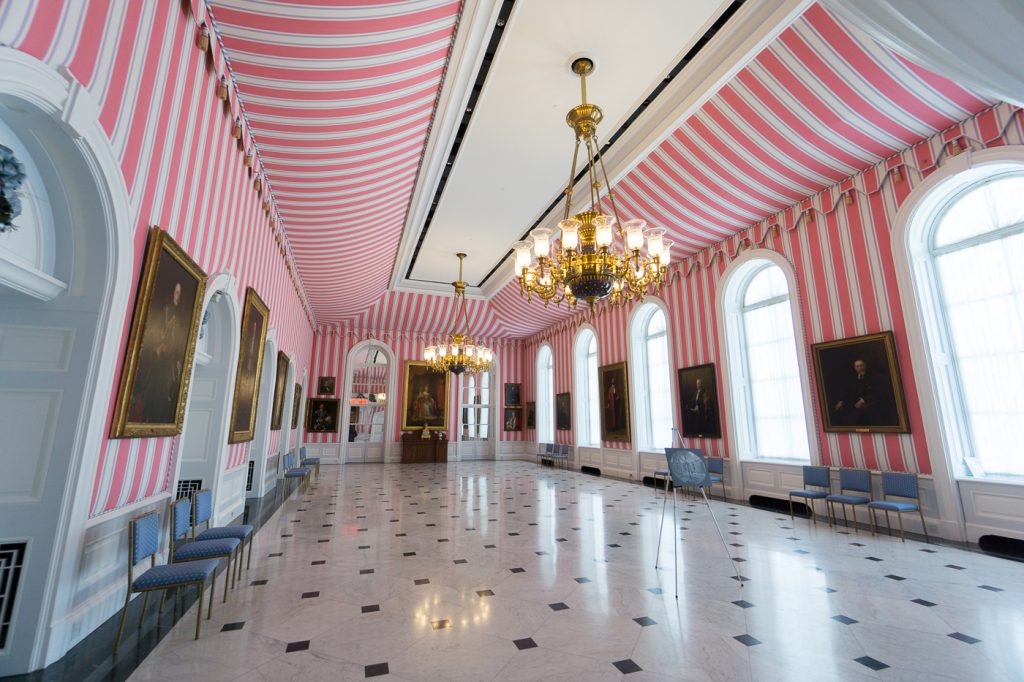 Grande salle rose de Rideau Hall à voir à Ottawa