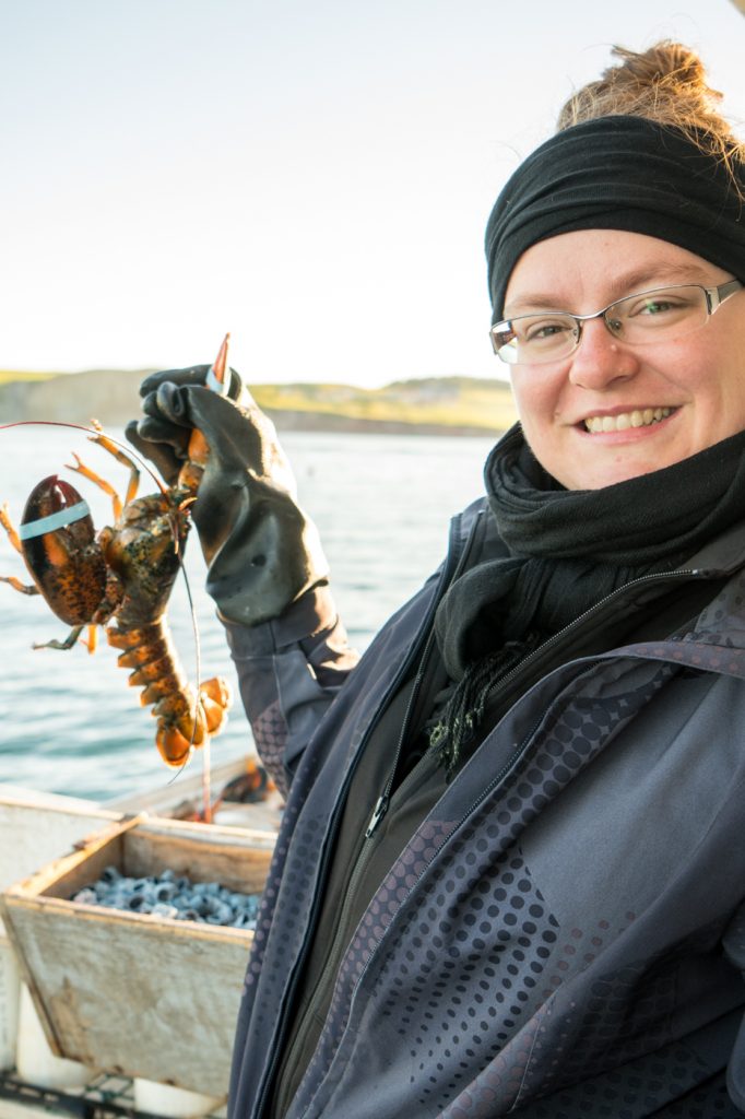 Jennifer avec un homard