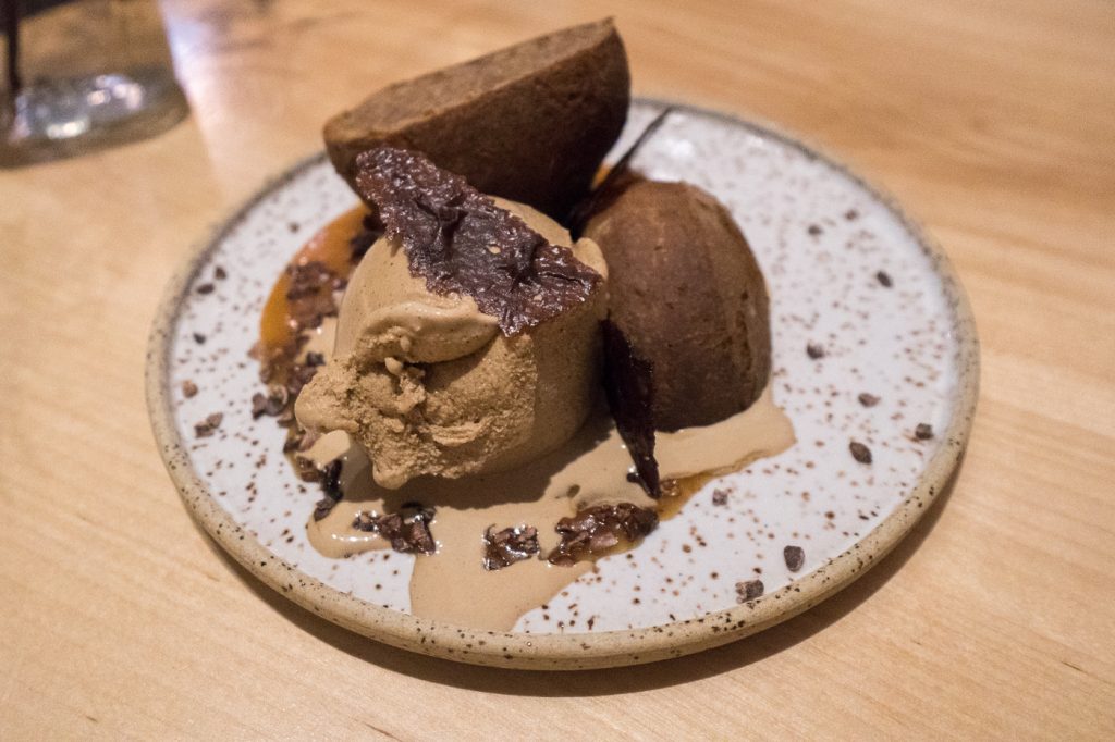 Dessert de beignets au chocolat de l'Épi buvette de quartier à Trois-Rivières à table