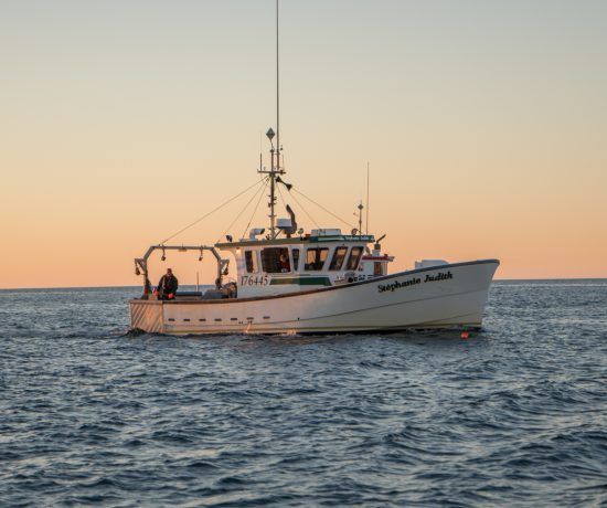 Lever du soleil à la pêche aux îles de la Madeleine