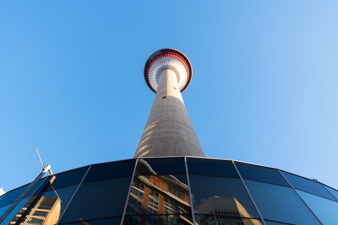 Calgary Tower vue d'en bas