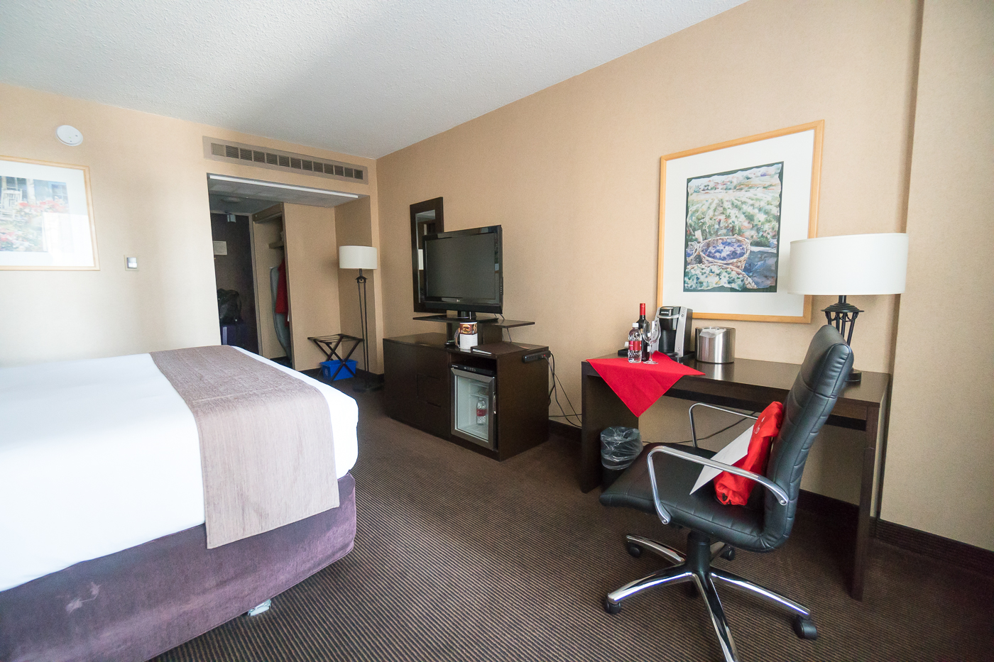 Chambre et bureau au Ramada Plaza - Où dormir à Calgary?