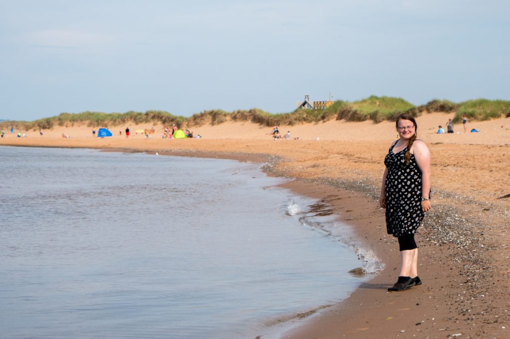 Jennifer à la plage des îles de la Madeleine - Dune du nord