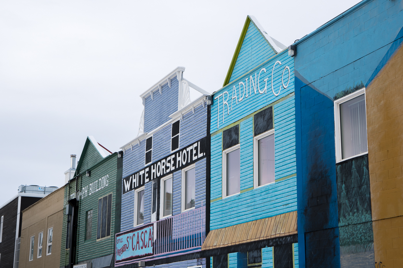 Façades des immeubles colorées boomtown Whitehorse