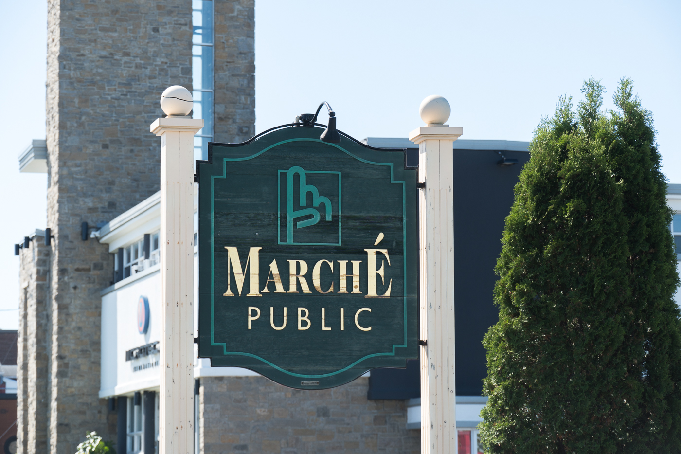 Affiche à l'extérieur du marché public de Drummondville