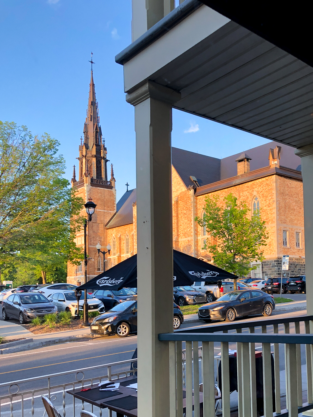 Église Saint-Frédéric de Drummondville au Québec vue par le resto à la bonne vôtre