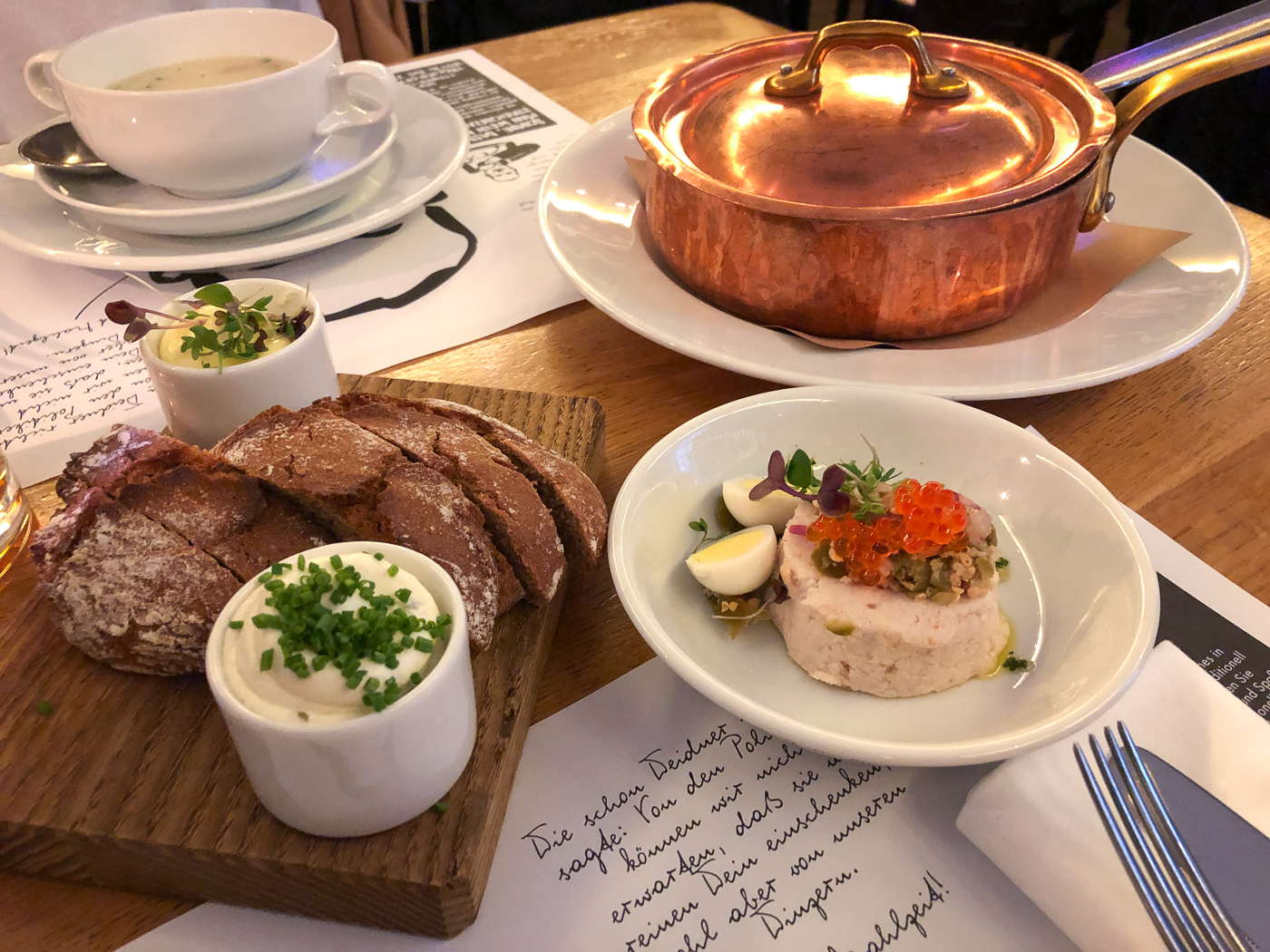 Pain et poisson au restaurant Der Steirer de Graz