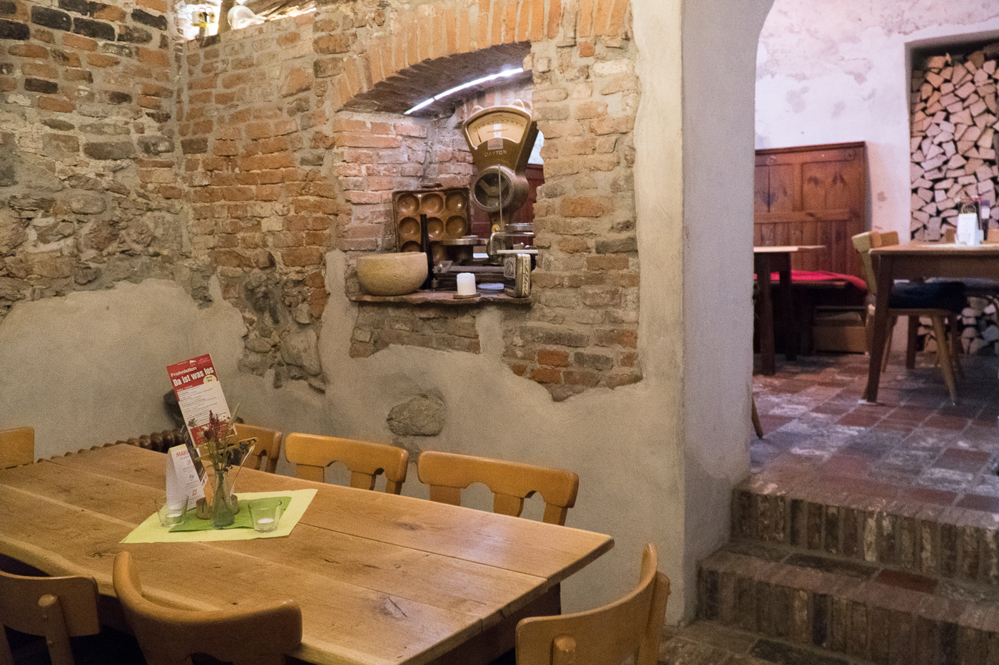 Salle à manger ancestrale du restaurant Beef Bar Frohnleiten près de Graz