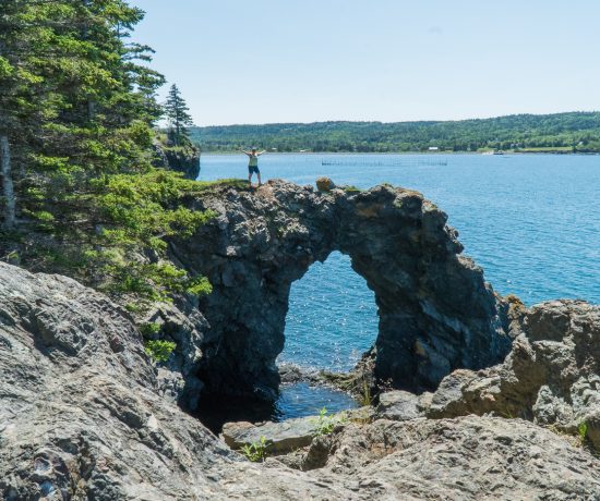 Maude sur le rocher Hole in the Wall - Grand Manan