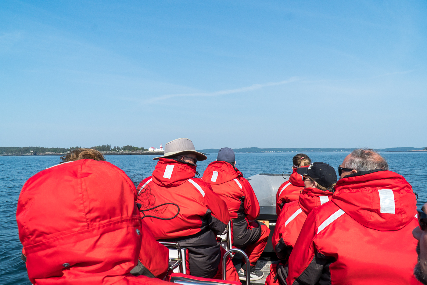 Touristes sur excursion aux baleines Jolly Breeze à St-Andrews en zodiac