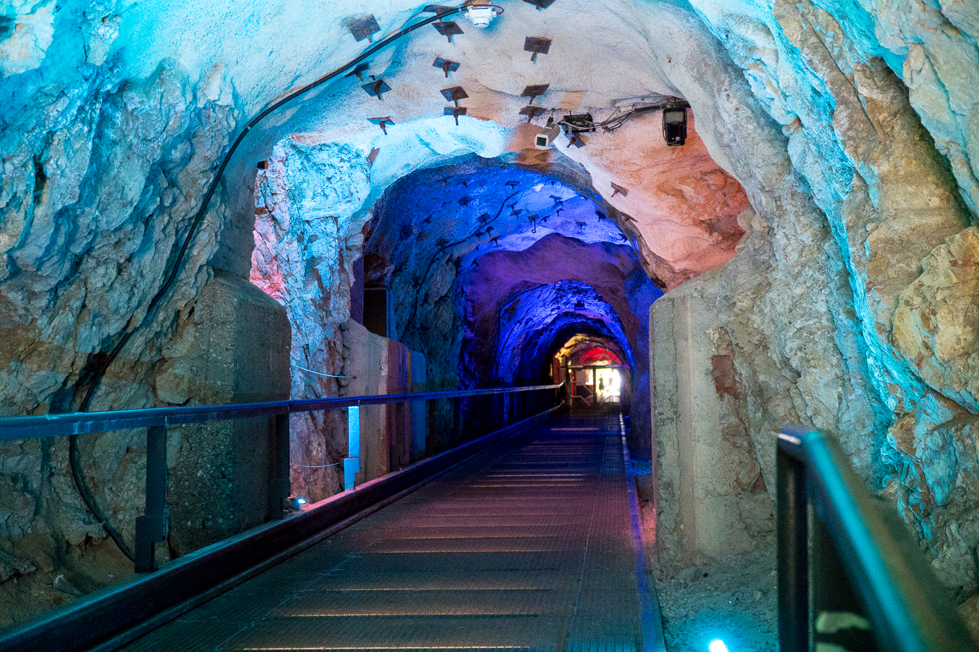 Tunnel dans la montagne menant au Schlossberg - Quoi à faire à Graz en Autriche