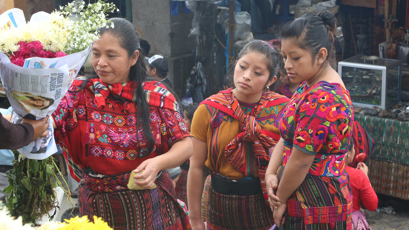 Femmes d'origine maya dans un marché au Guatemala où apprendre l'espagnol