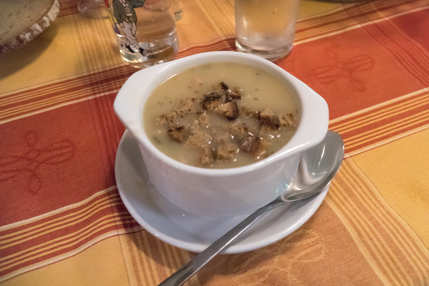 Bol de soupe et lard à la Lurgrotte Peggau