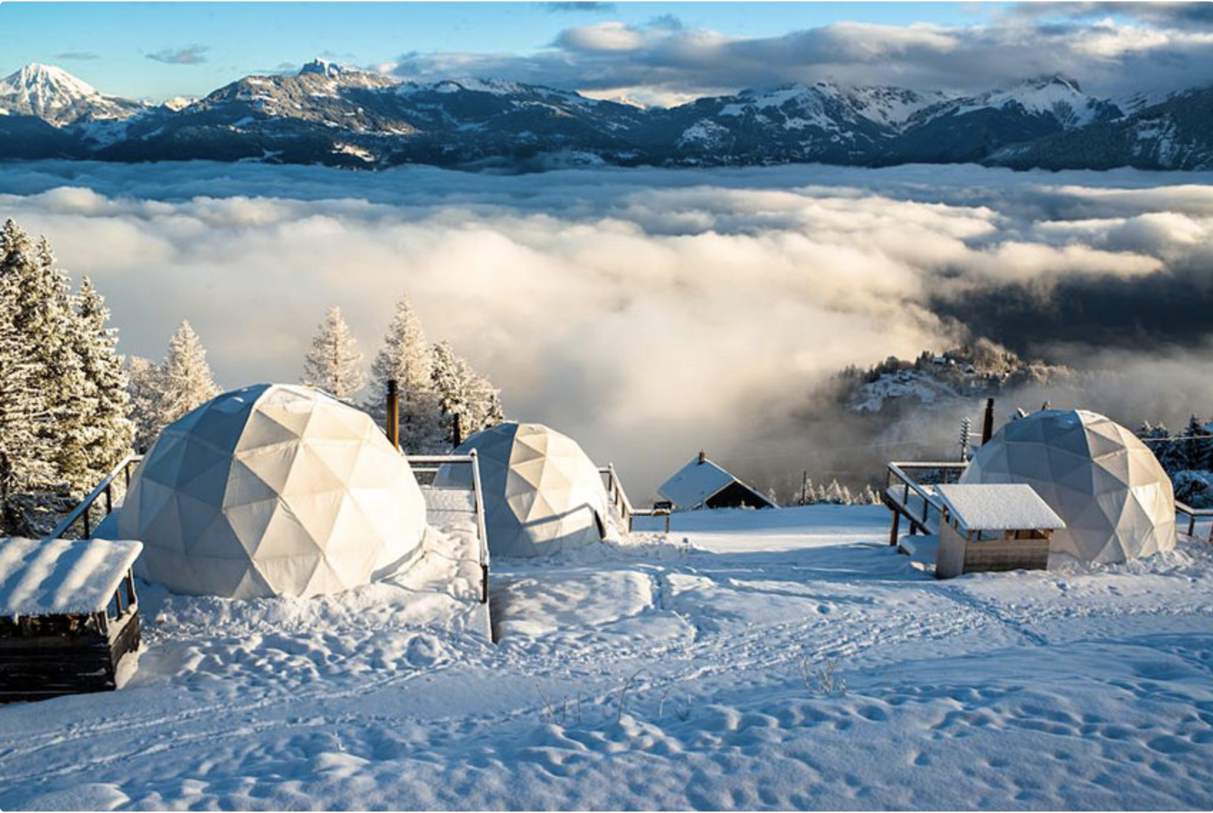 Glamping avec vue sur la montagne au Whitepod en Suisse