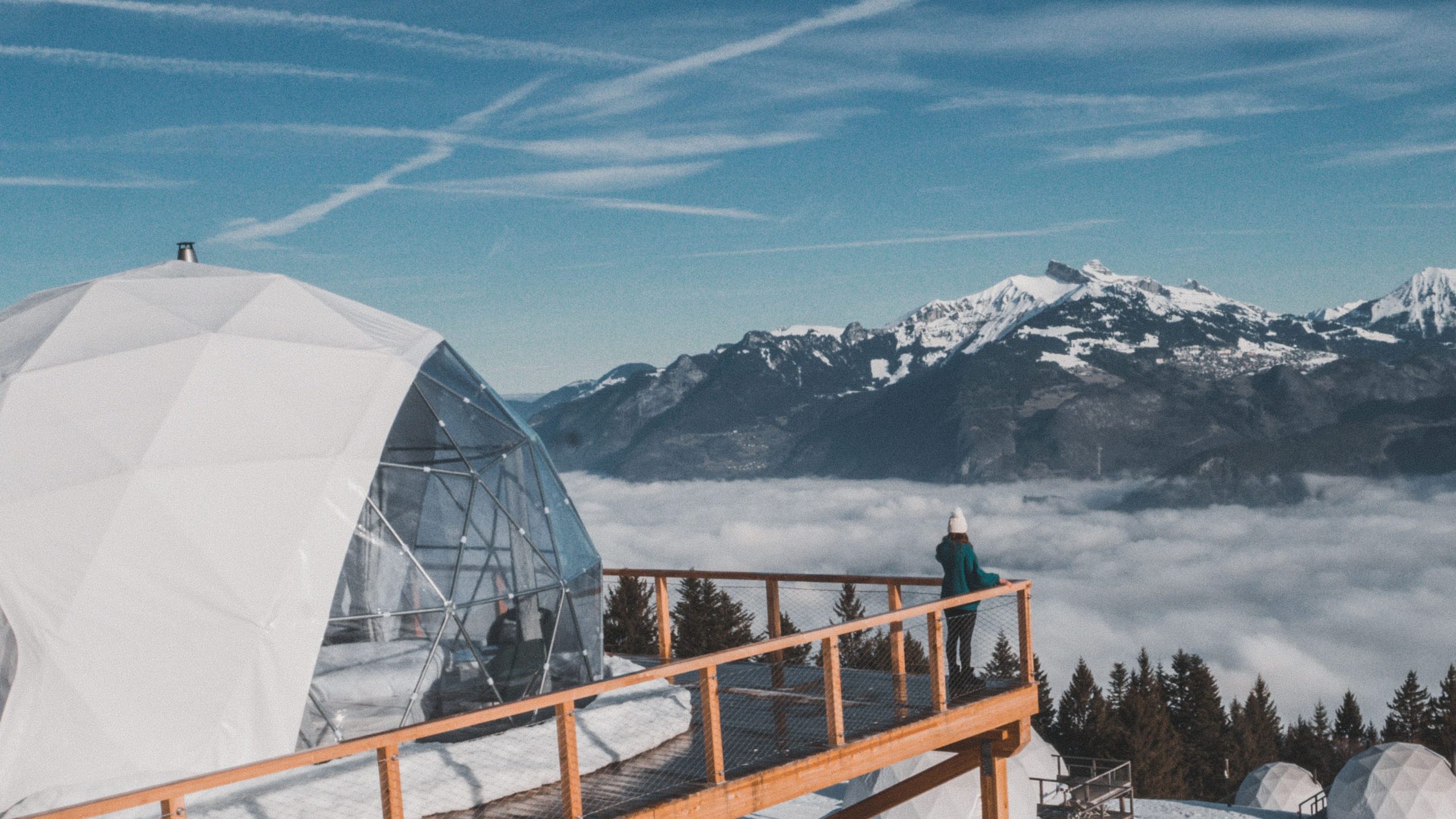 Glamping avec vue sur la montagne au Whitepod en Suisse