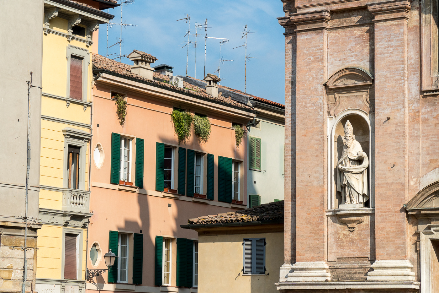 Dans les rues de Reggio Emilia - Village à voir en Italie