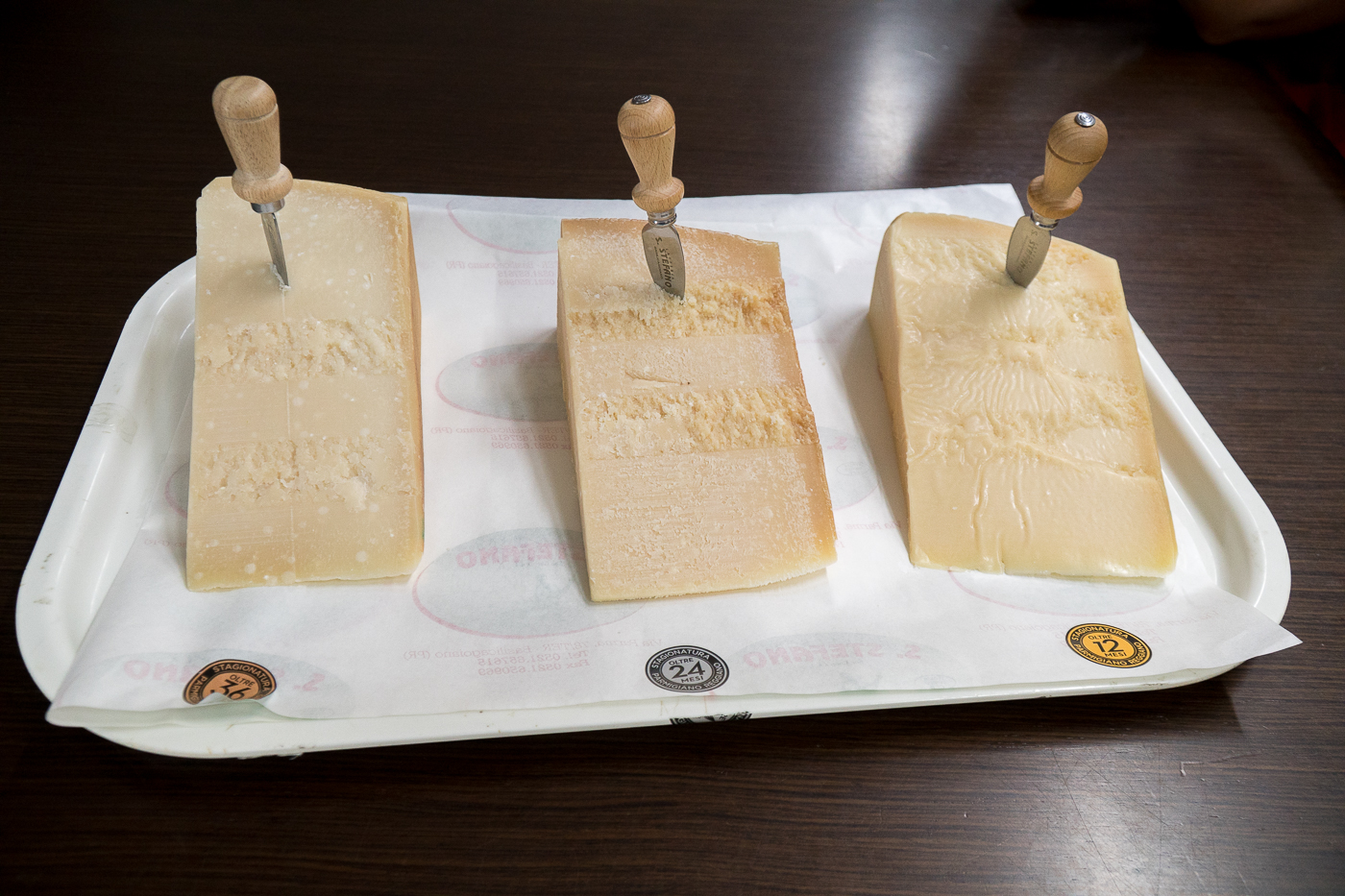 Dégustation de parmigiano reggiano - Parmesan à visiter en Italie