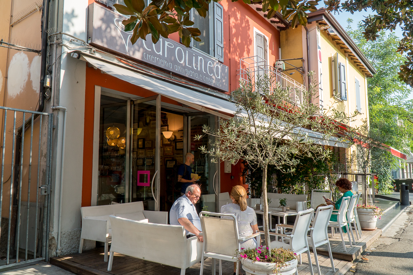 terrasse du Capolinea Gelateria où manger à Reggio Emilia