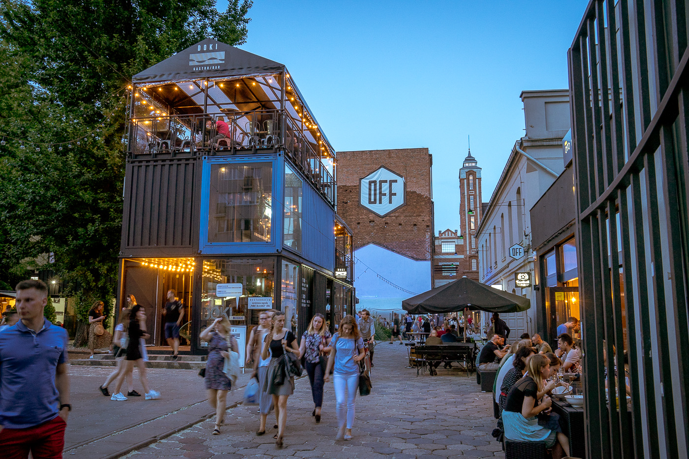 Ruelle moderne de Lodz où voyager l'année prochaine par Michel Dvorak