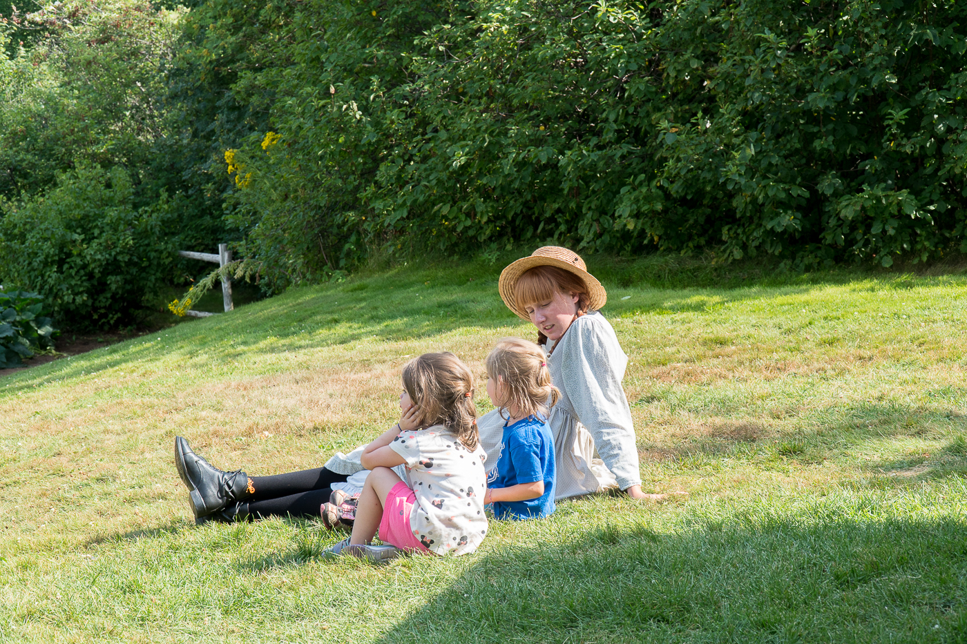 Personne d'Anne avec des enfants chez Parcs Canada