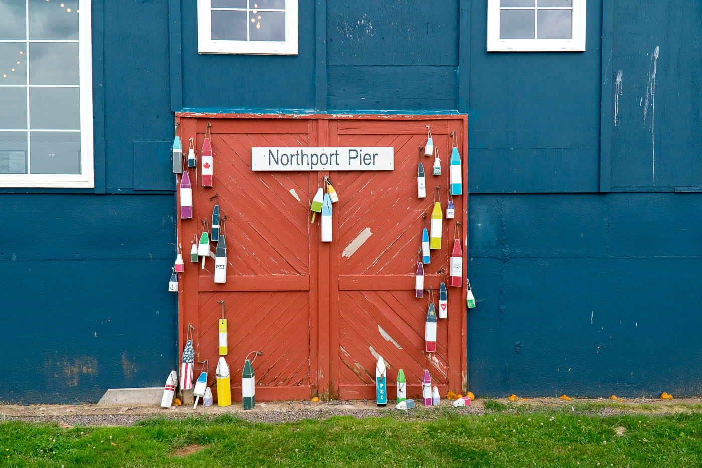 Vieille porte d'entrepôt de pêche au Northport Pier