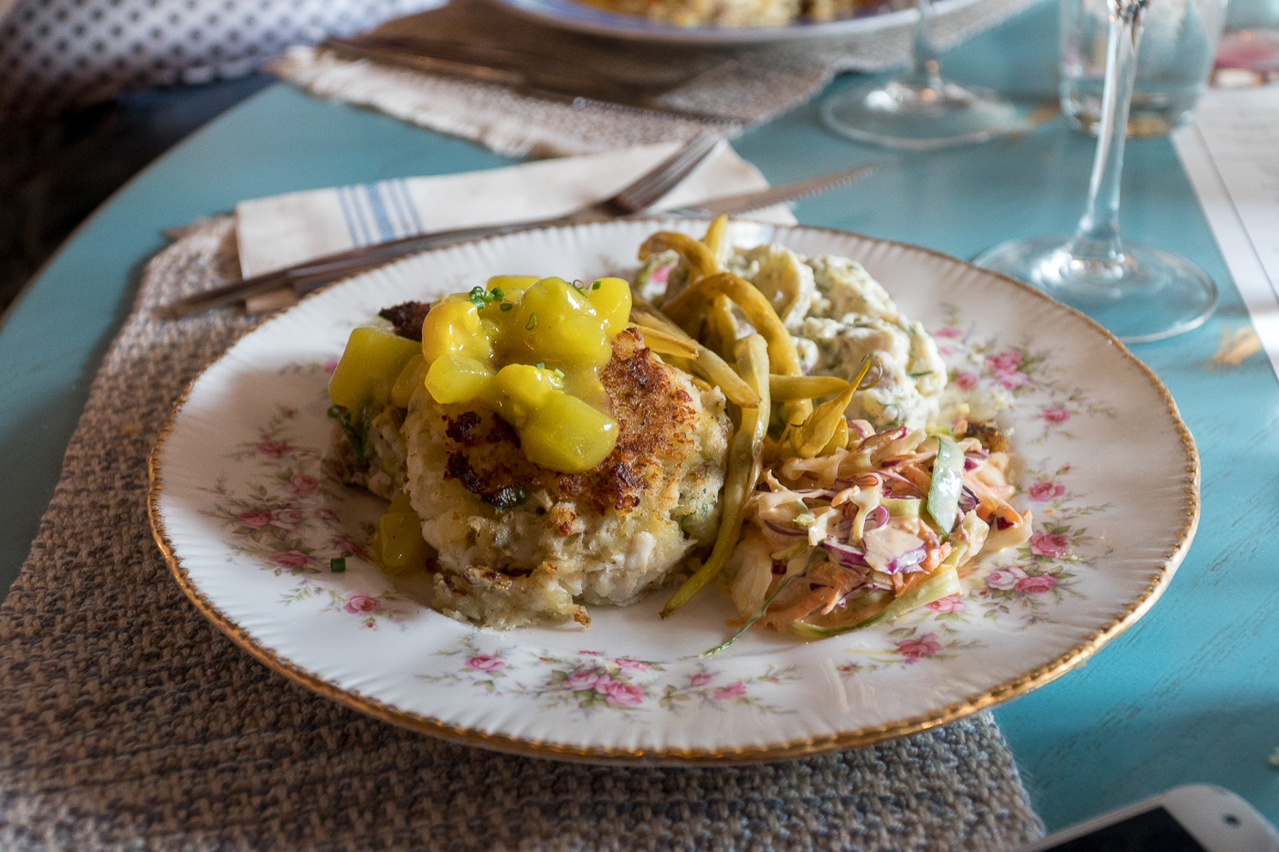 Crabe cakes et haricots jaunes classiques incontournables à l'Île-du-Prince-Édouard