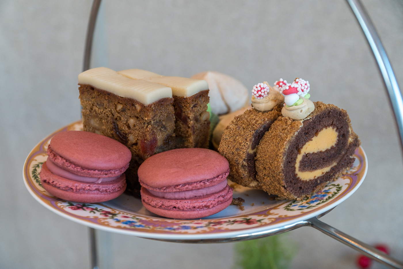 assiette de desserts au high tea du Zoes à faire à Ottawa