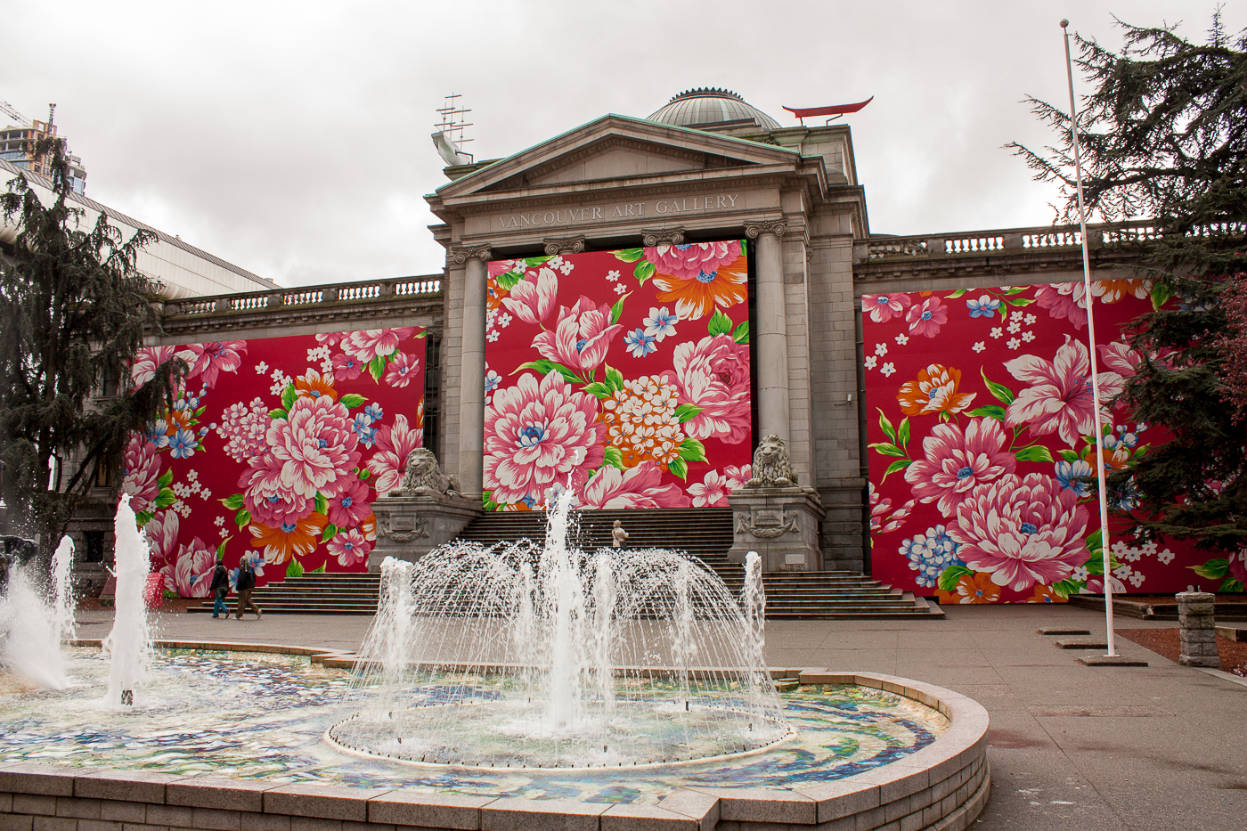 Devant le Vancouver Art Gallery