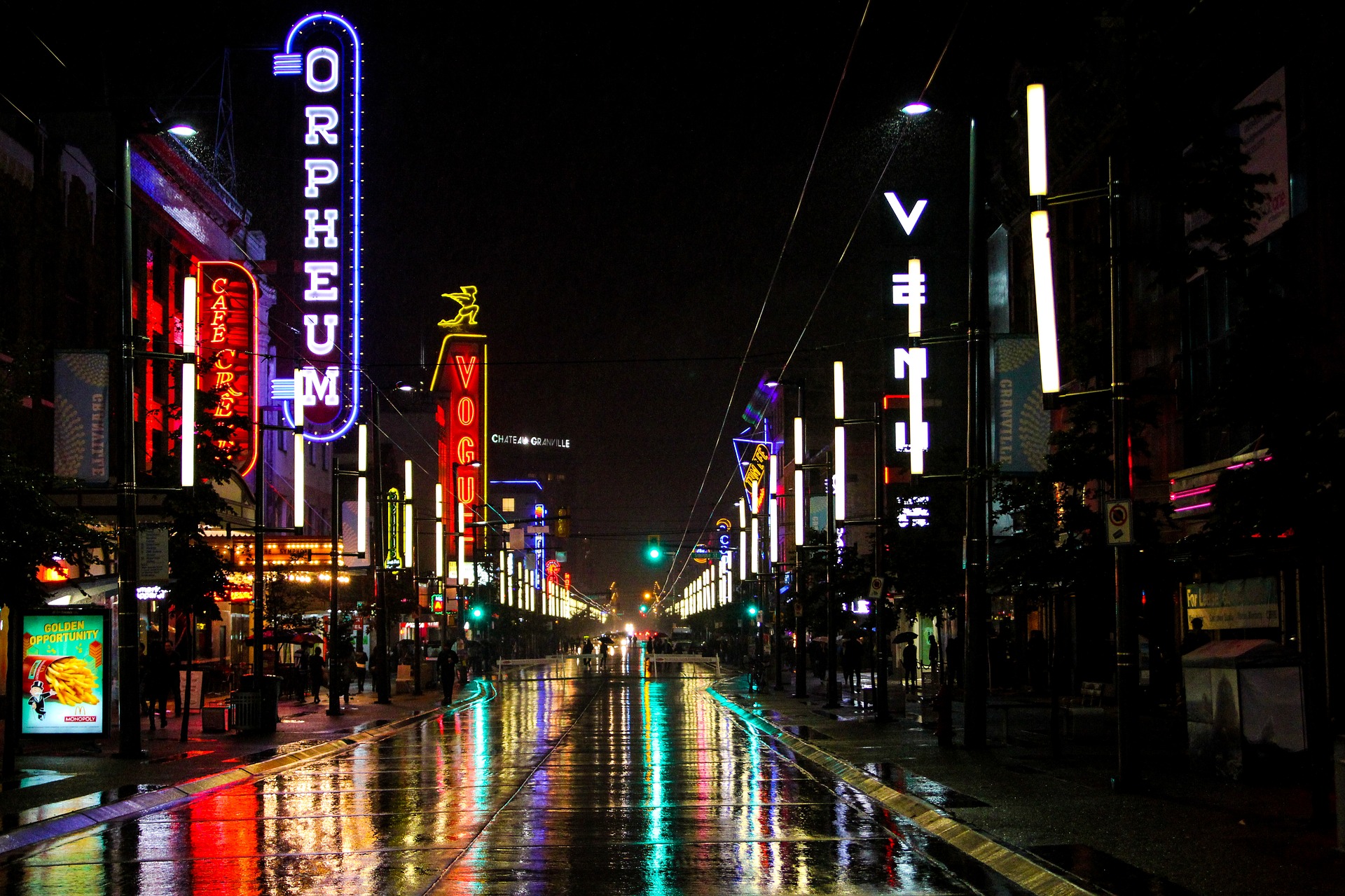 Granville Street - Vancouver par Jerry Coli de Pixabay