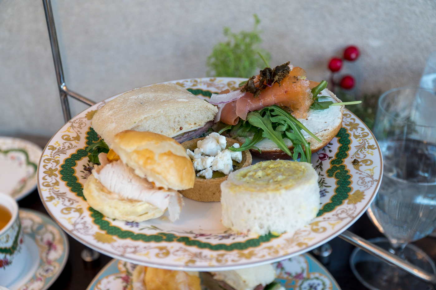 Plateau du thé à l'anglaise Holiday Tea et sandwiches