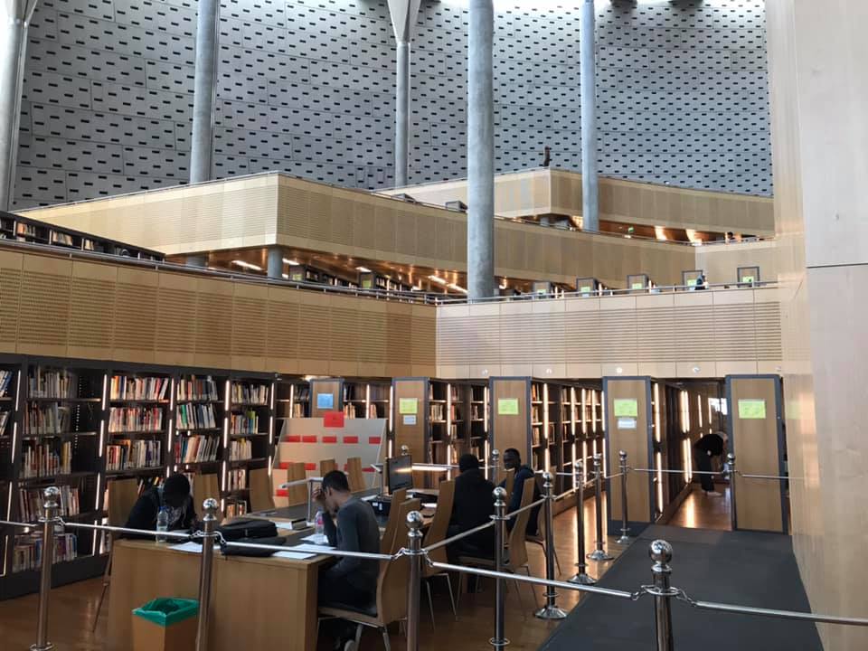 Section des livres francophones de la bibliothèque d’Alexandrie