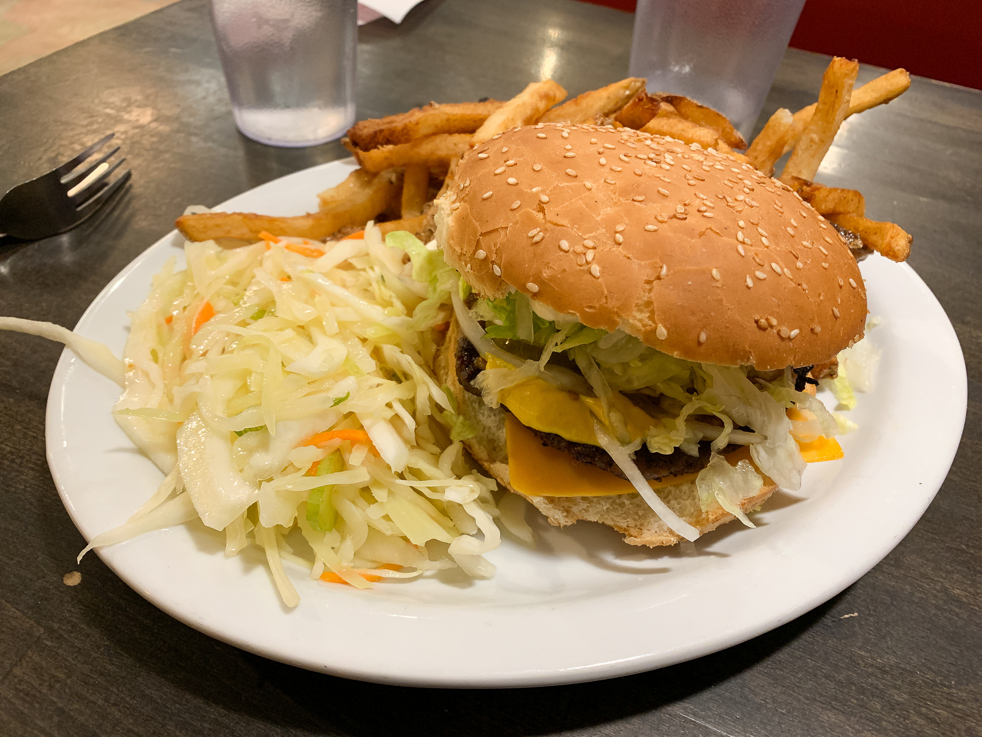 Burger Fat Boy au Red Top Drive In de St-Boniface