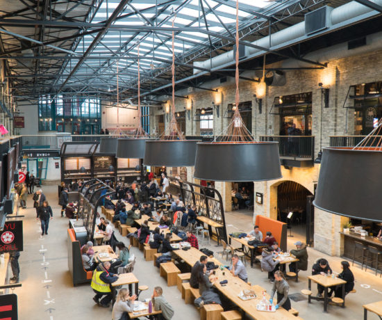 Espace ouvert The Forks Market - Quoi manger à Winnipeg?