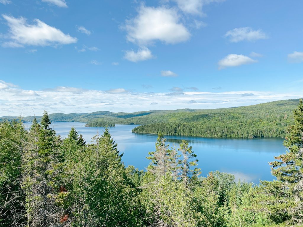 Vue de l'hôtel Sacacomie, parmi les meilleurs hôtels du Québec