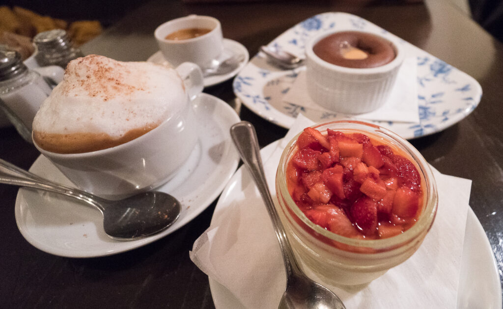 Desserts au Café Bohème où manger à Tadoussac