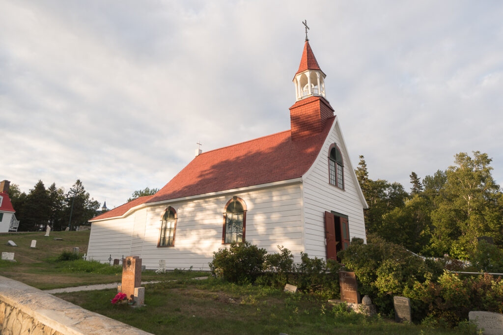 Église au toit rouge de Tadoussac