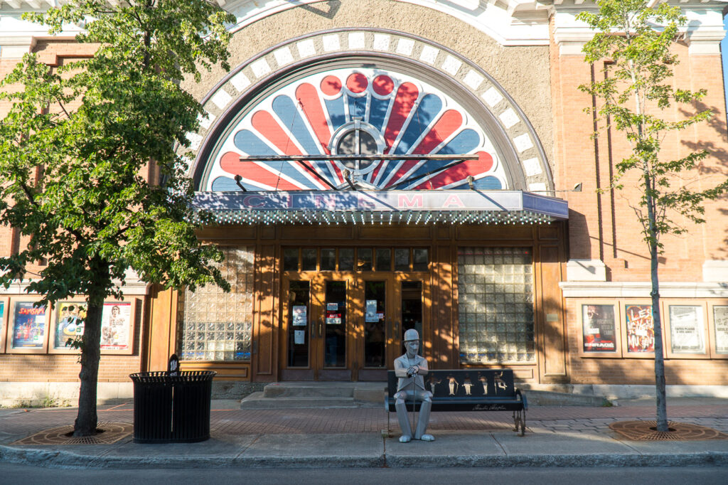 Cinema Princesse banc et art public