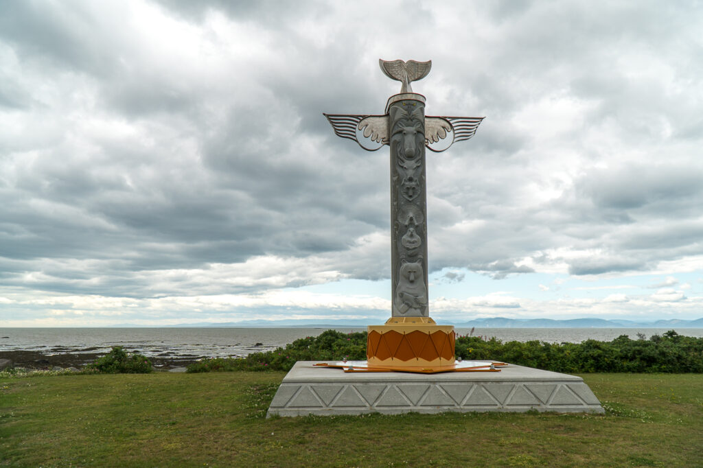 Croix de pierre Walastoqey de Cacouna