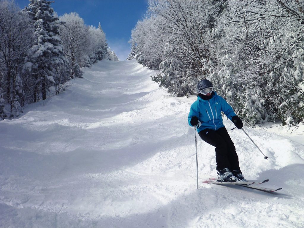 Homme en ski au Québec - Thaie de Pixabay