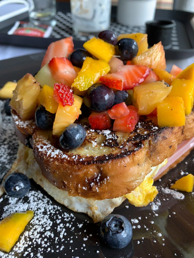 Pain doré - Déjeuner de fruits Au Domaine Giroux-Ette