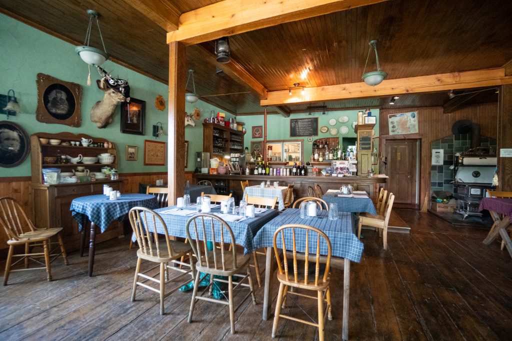 Salle à manger La Ruée vers Gould où dormir dans les Cantons-de-l'Est