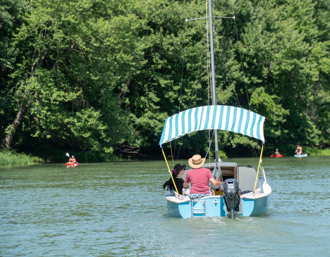 Bateau de navigation dans le Chenal-du-Moine des îles de Sorel