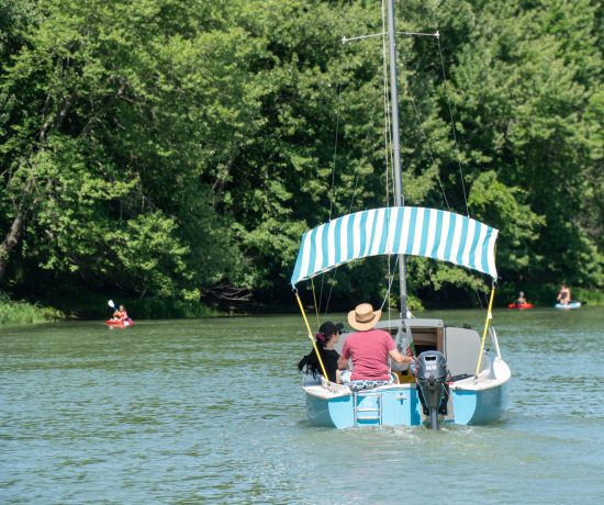 Bateau de navigation dans le Chenal-du-Moine des îles de Sorel