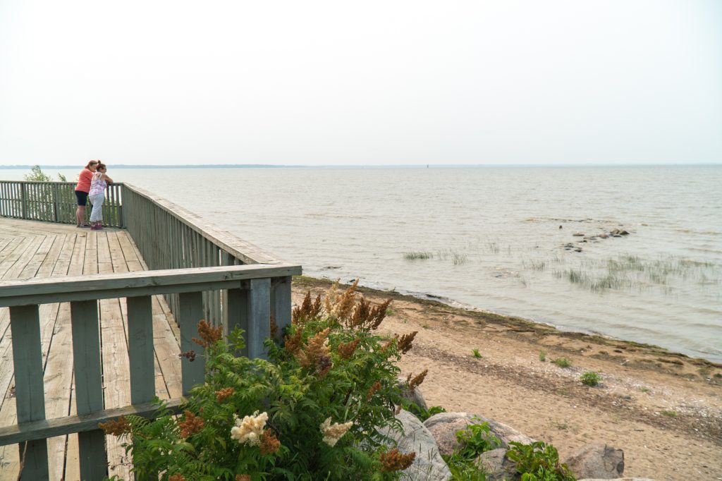 Vue du Sea Shack au bord du lac où manger à Trois-Rivières
