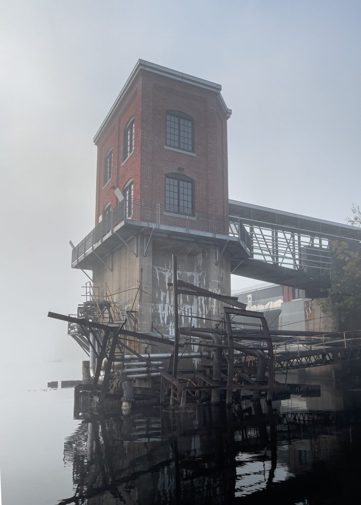 Musée Boréalis dans la brume