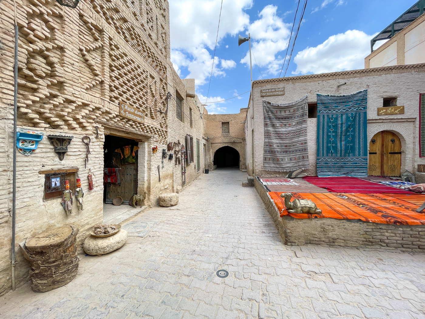 Briques dans la médina-souk de Tozeur