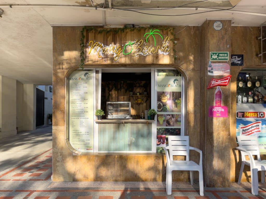 Kiosque de street food - Mango Beach - Playa Rodadero, Santa Marta, Colombie